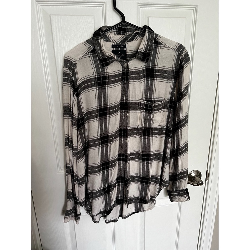 American Eagle Button up